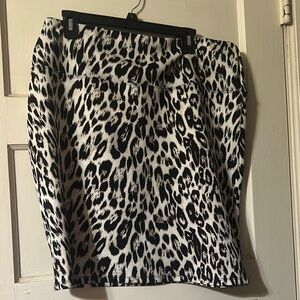 Elegant Monochrome Animal Print Pencil Skirt